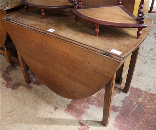 Oak drop leaf flap table(-)